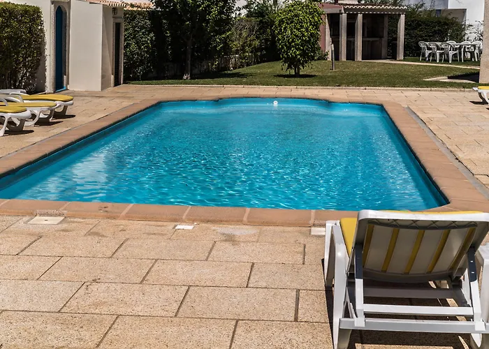 ゲストハウス Lounge アルブフェイラ