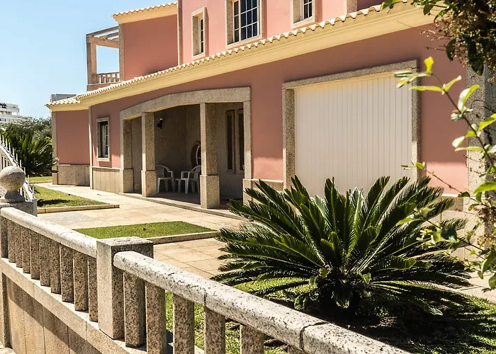 Lounge ゲストハウス 2*