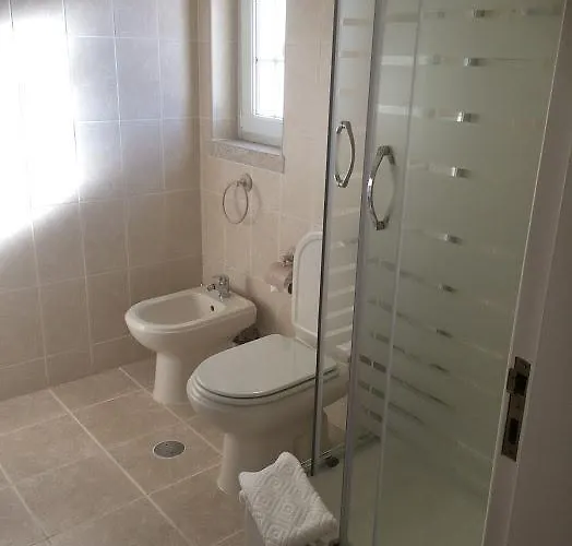 Lounge ゲストハウス 2*