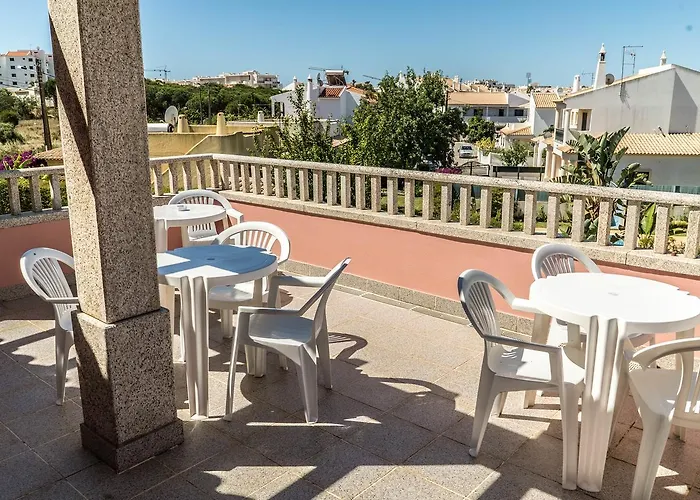 ゲストハウス Lounge アルブフェイラ