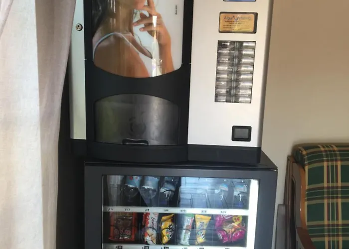 Lounge ゲストハウス 2*