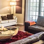 بيت ضيافة Lounge 2*